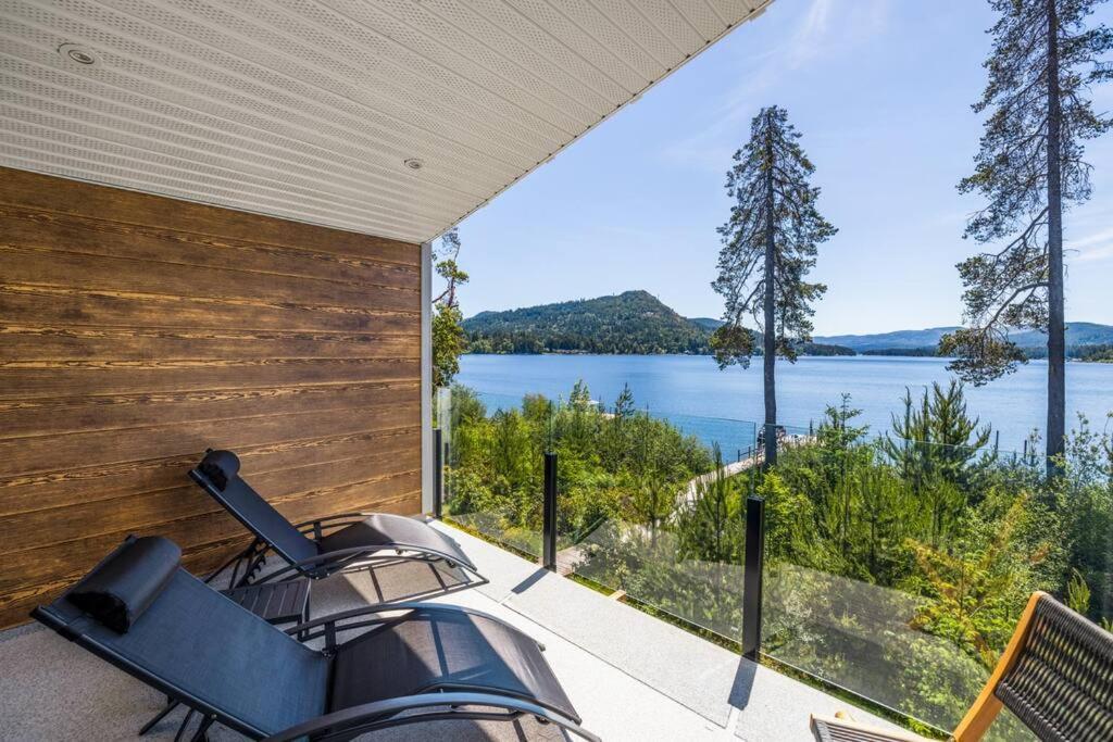 Kelly'S Sunset Lake Retreat Shawnigan Lake ภายนอก รูปภาพ