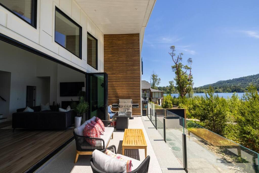 Kelly'S Sunset Lake Retreat Shawnigan Lake ภายนอก รูปภาพ