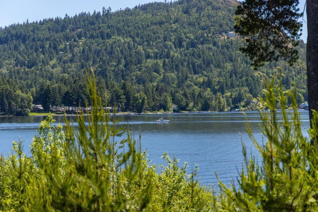 Kelly'S Sunset Lake Retreat Shawnigan Lake ภายนอก รูปภาพ