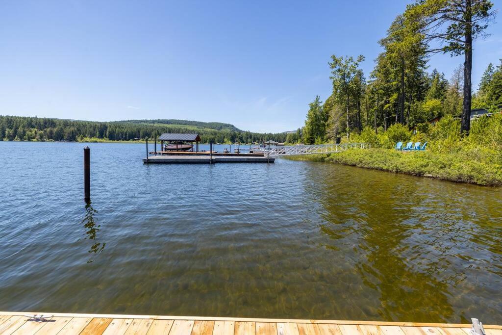 Kelly'S Sunset Lake Retreat Shawnigan Lake ภายนอก รูปภาพ