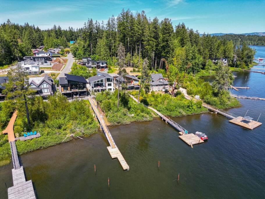 Kelly'S Sunset Lake Retreat Shawnigan Lake ภายนอก รูปภาพ