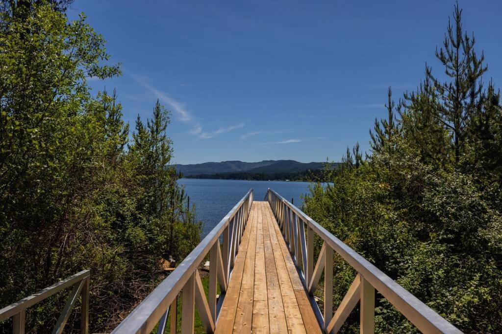 Kelly'S Sunset Lake Retreat Shawnigan Lake ภายนอก รูปภาพ